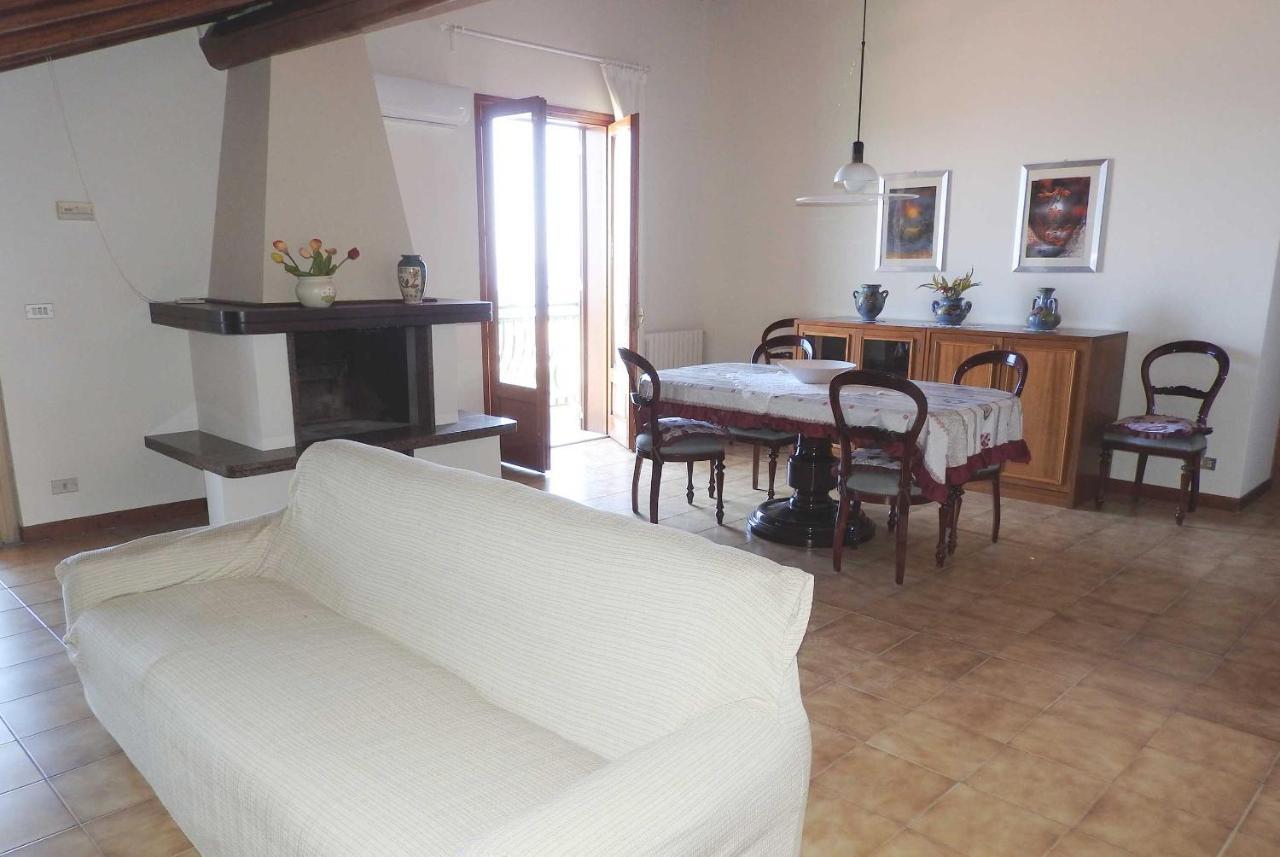 Mansarda Sul Mare Dei Ciclopi Apartamento Aci Trezza Exterior foto