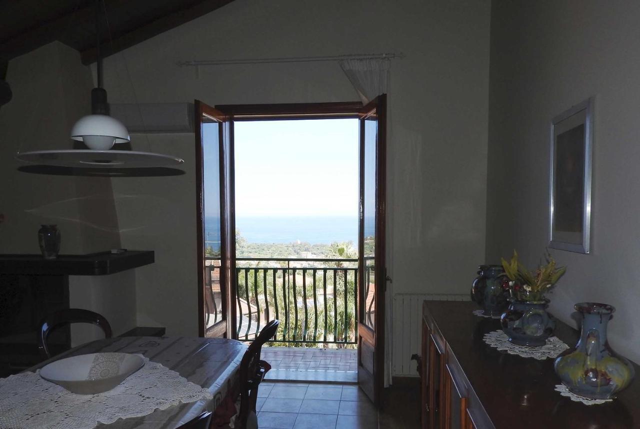 Mansarda Sul Mare Dei Ciclopi Apartamento Aci Trezza Exterior foto