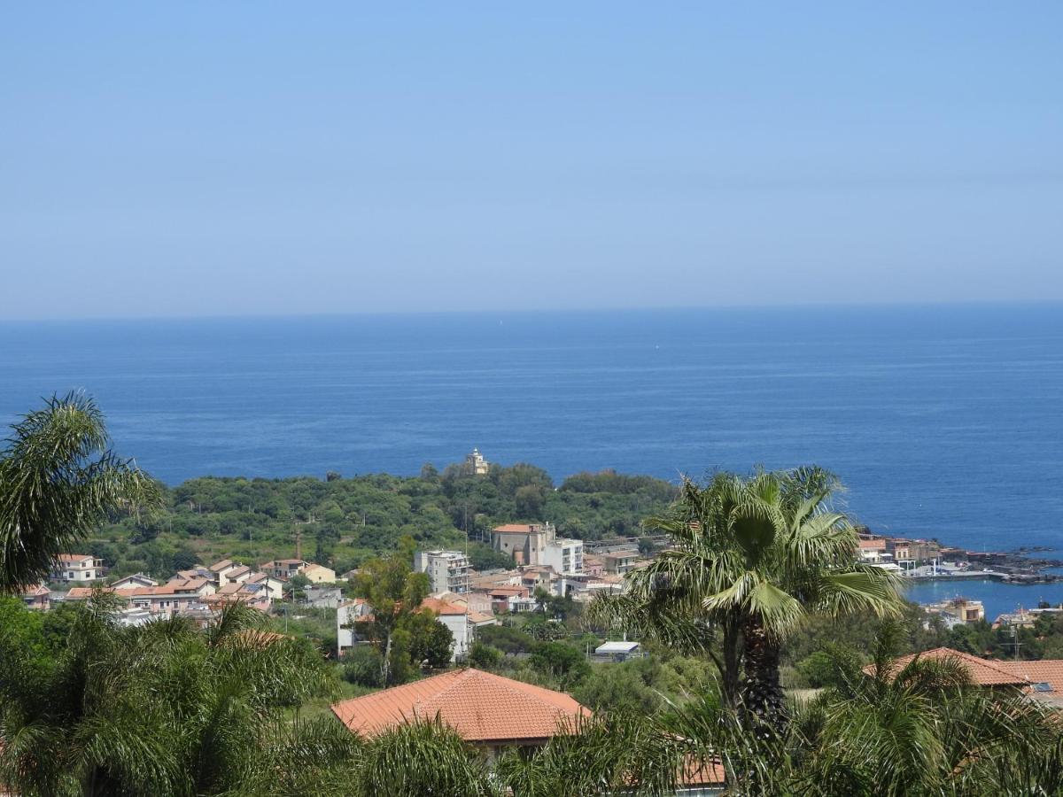 Mansarda Sul Mare Dei Ciclopi Apartamento Aci Trezza Exterior foto